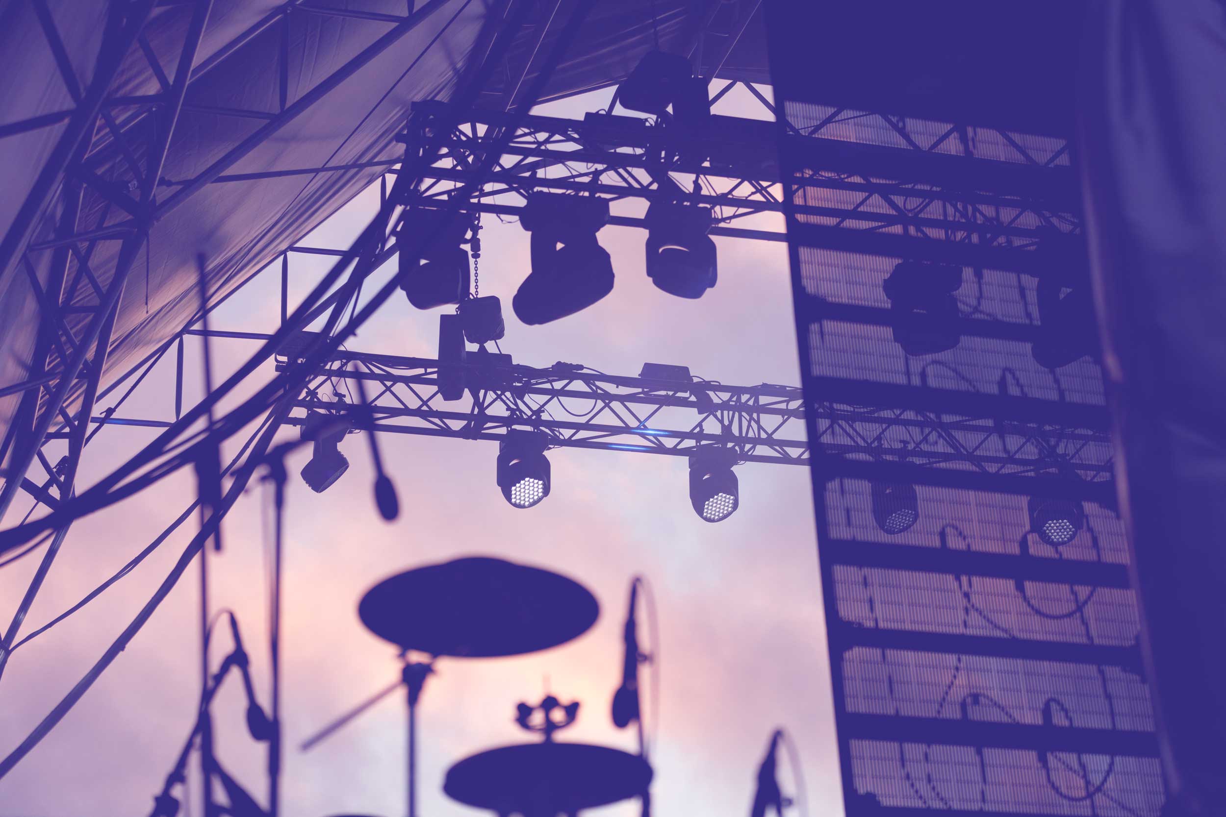 Meister Veranstaltungstechnik: Eine Bühne mit Beleuchtung. 