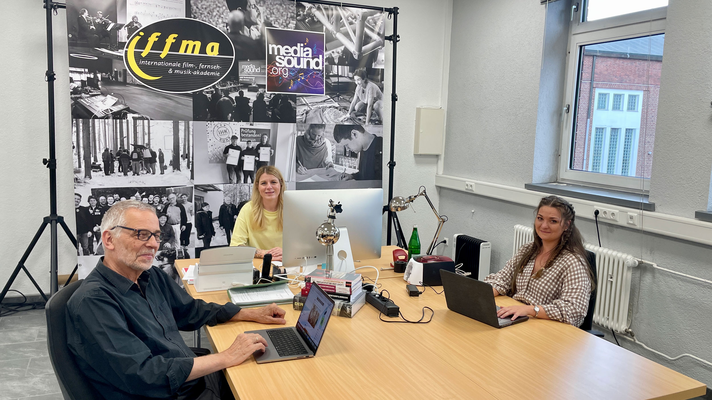 Blick ins Büro der IFFMA, der Internationalen Film-, Fernseh- & Musik-Akademie